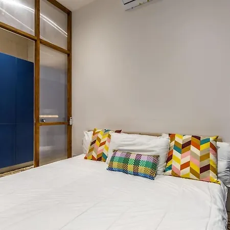 Cozy For 4 In דירה *